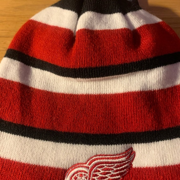 Redwings Beanie/Hat NWT - Picture 3 of 5